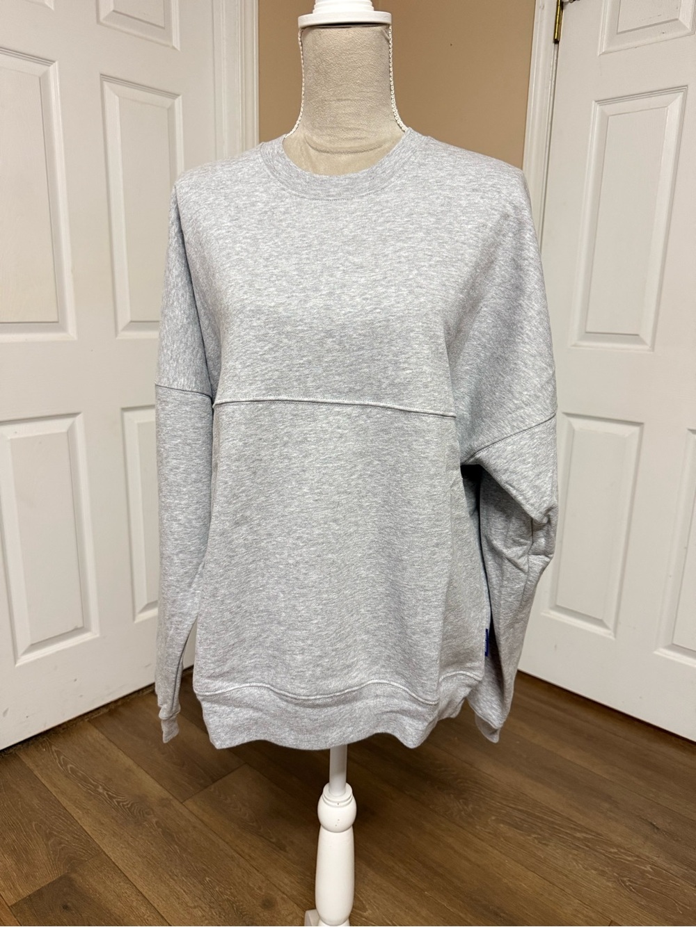 Unisex NWOT Spirit Jersey Gray Crewneck Sweatshirt Size Medium